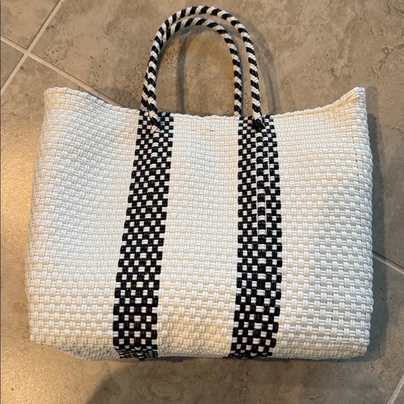 Lola’s Small Woven Tote Bag - Picture 4 of 8